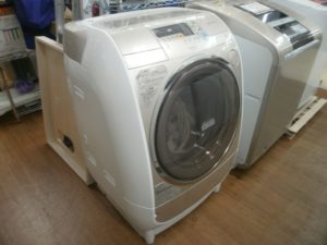 HITACHI ドラム式洗濯乾燥機をお買取りさせて頂きました。