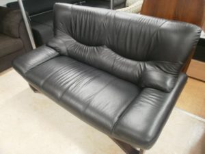 アサヒの2人掛ソファをお買取りさせて頂きました。