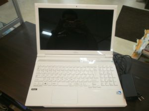 富士通 ノートパソコン LIFEBOOK AH42/K をお買取りさせて頂きました。
