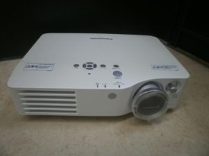 Panasonic 液晶プロジェクター TH-AX100をお買取りさせて頂きました。