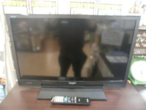 SHARP 32型液晶テレビ AQUOSをお買取りさせて頂きました。