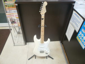 Fender　Stratocasterをお買取りさせて頂きました！！