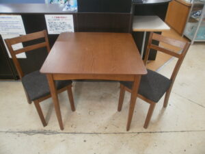 2人掛けテーブルセットをお買取りさせて頂きました！！